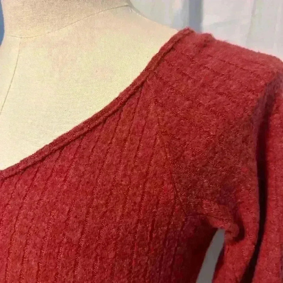 Lush Women’s Size S Cropped Sweater. Long Sleeve. Poly Blend. Burgundy - Picture 2 of 6